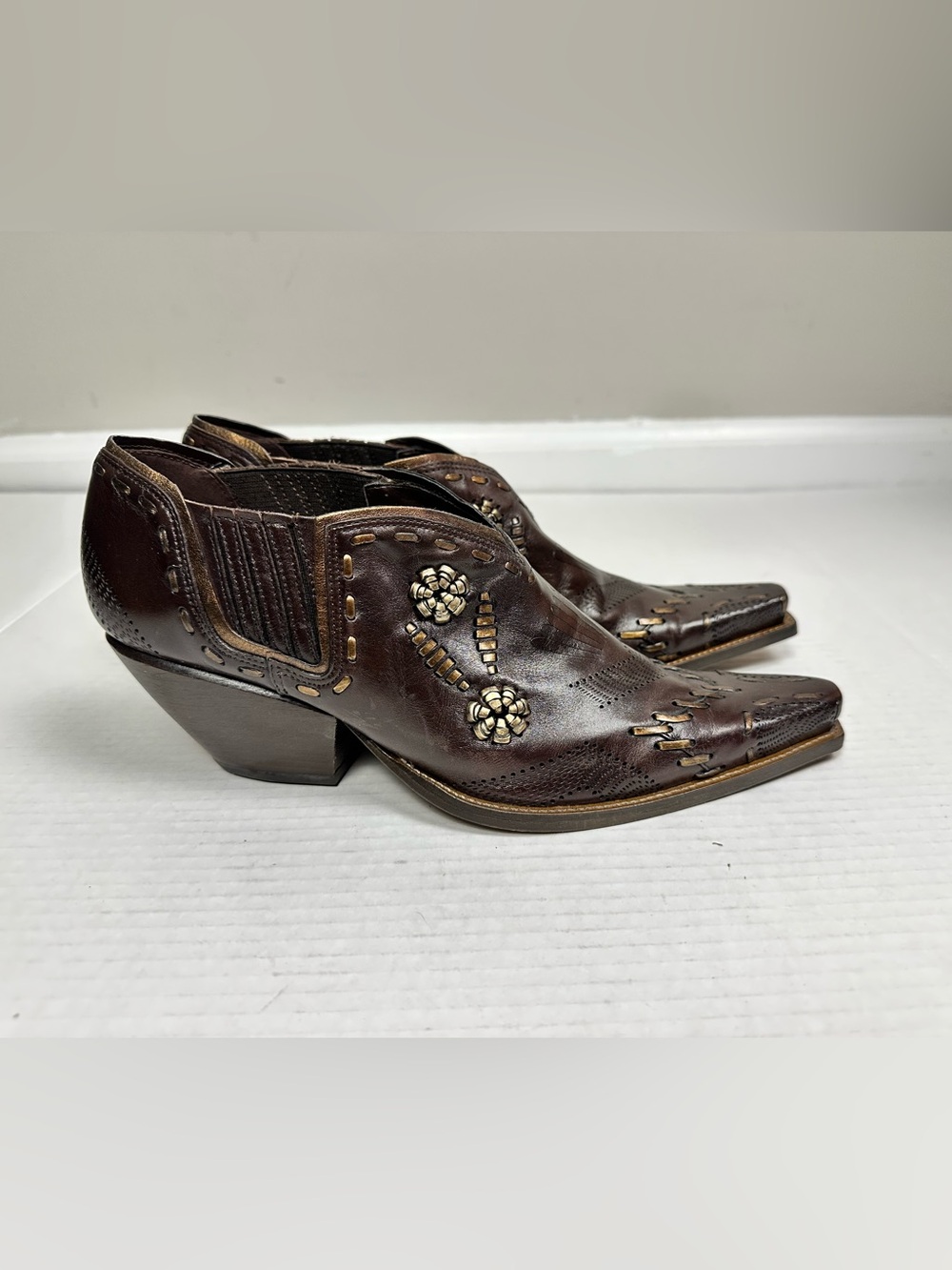 BCBGirls Brown Gold Leather Low Heel Cowgirl Western  Ankle Boots Size 9.0 B - Picture 4 of 14